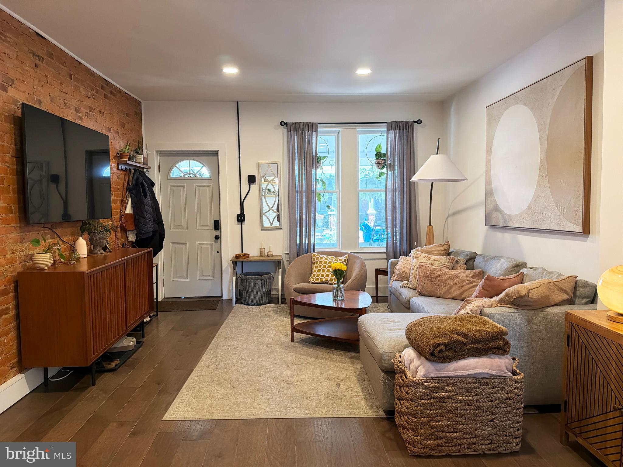 CHESTNUT HILL - Residential