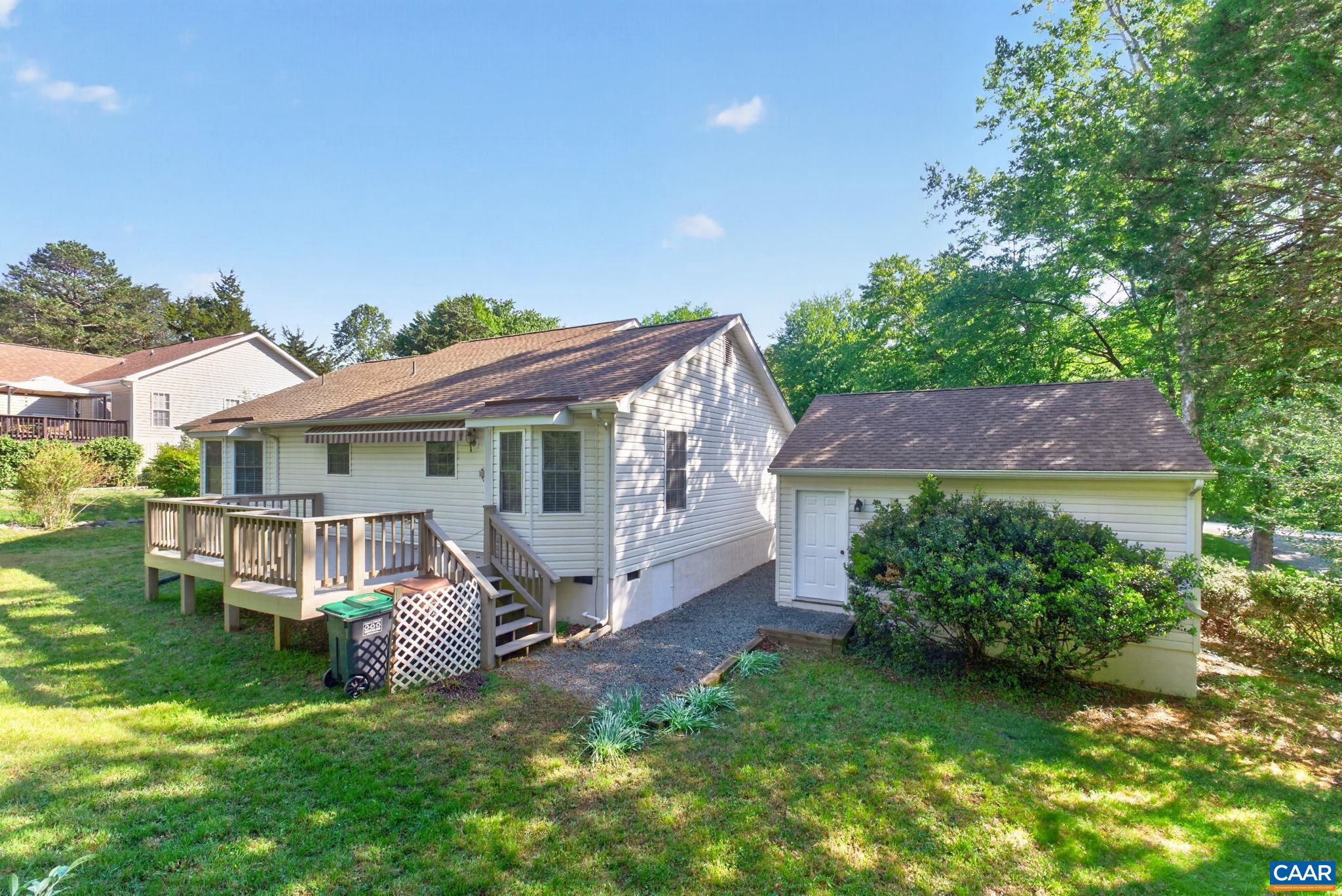 LAKE MONTICELLO - Residential