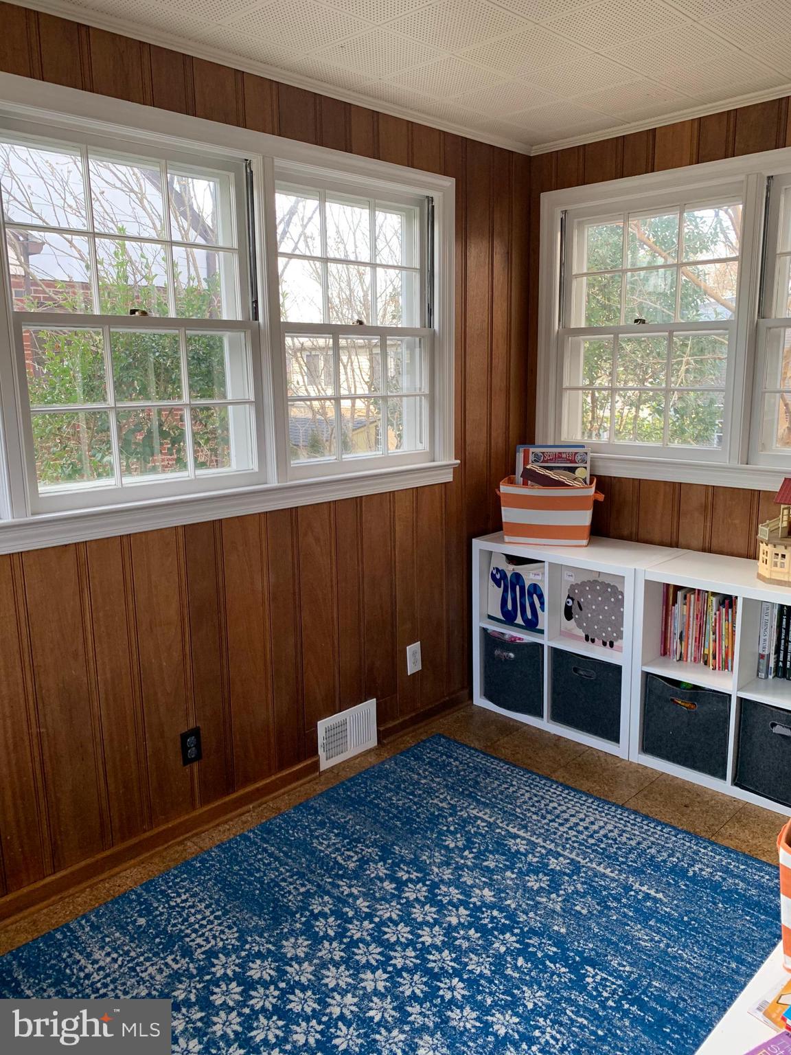 WOODSIDE KNOLLS - Residential Lease