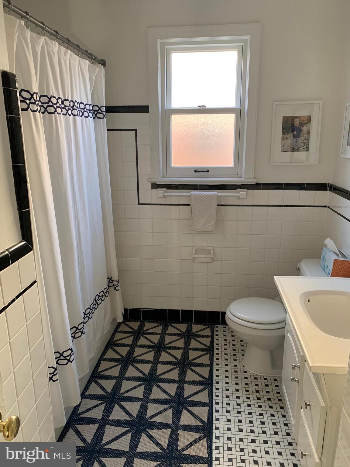 WOODSIDE KNOLLS - Residential Lease