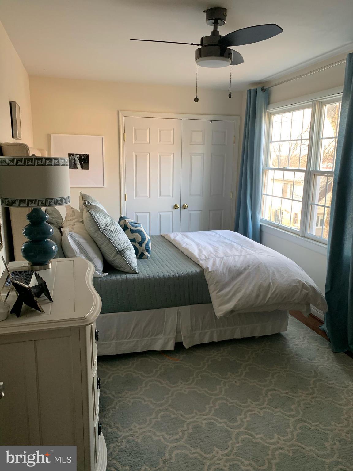 WOODSIDE KNOLLS - Residential Lease