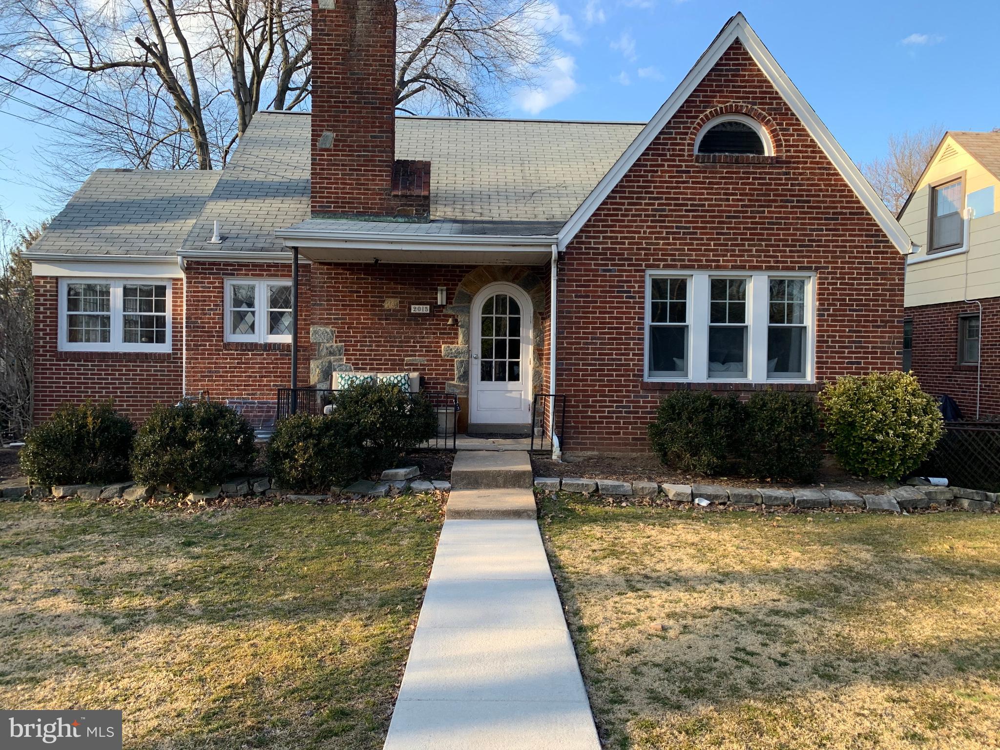 WOODSIDE KNOLLS - Residential Lease