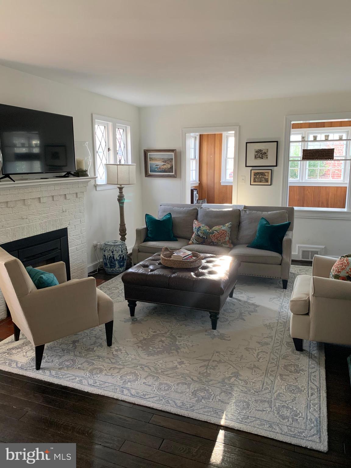 WOODSIDE KNOLLS - Residential Lease