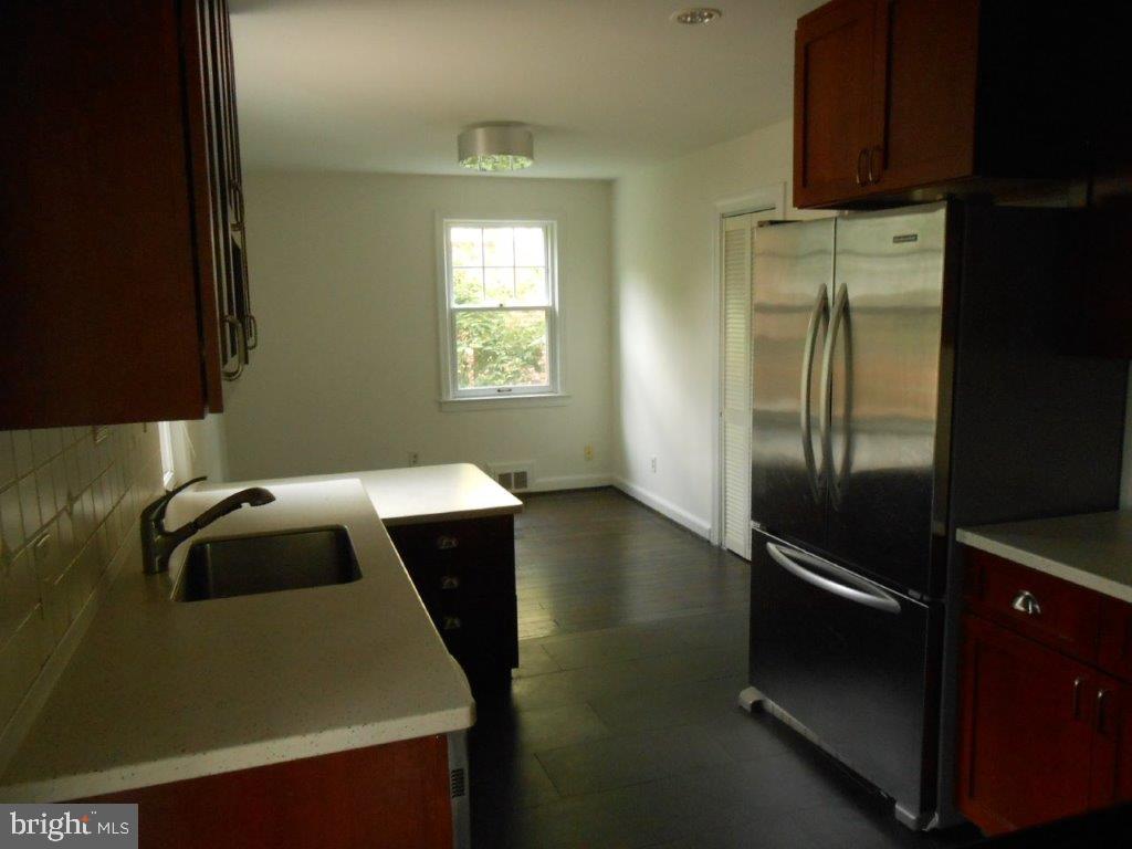 WOODSIDE KNOLLS - Residential Lease