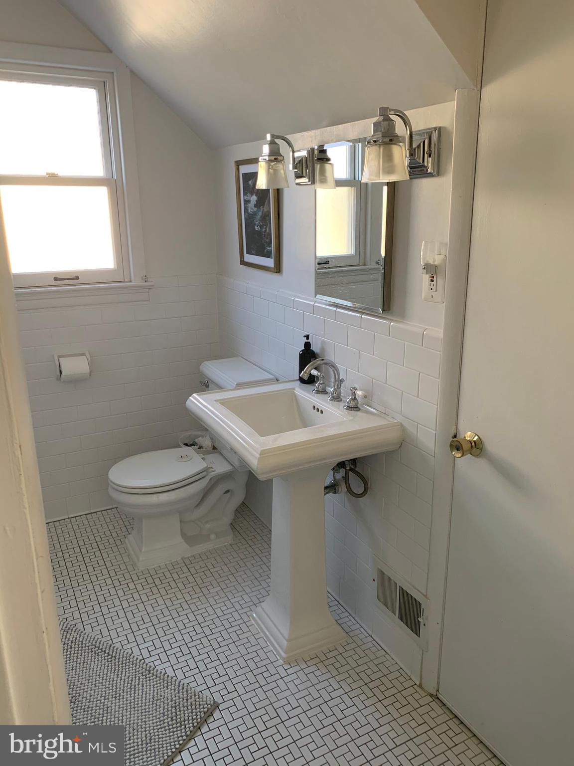 WOODSIDE KNOLLS - Residential Lease