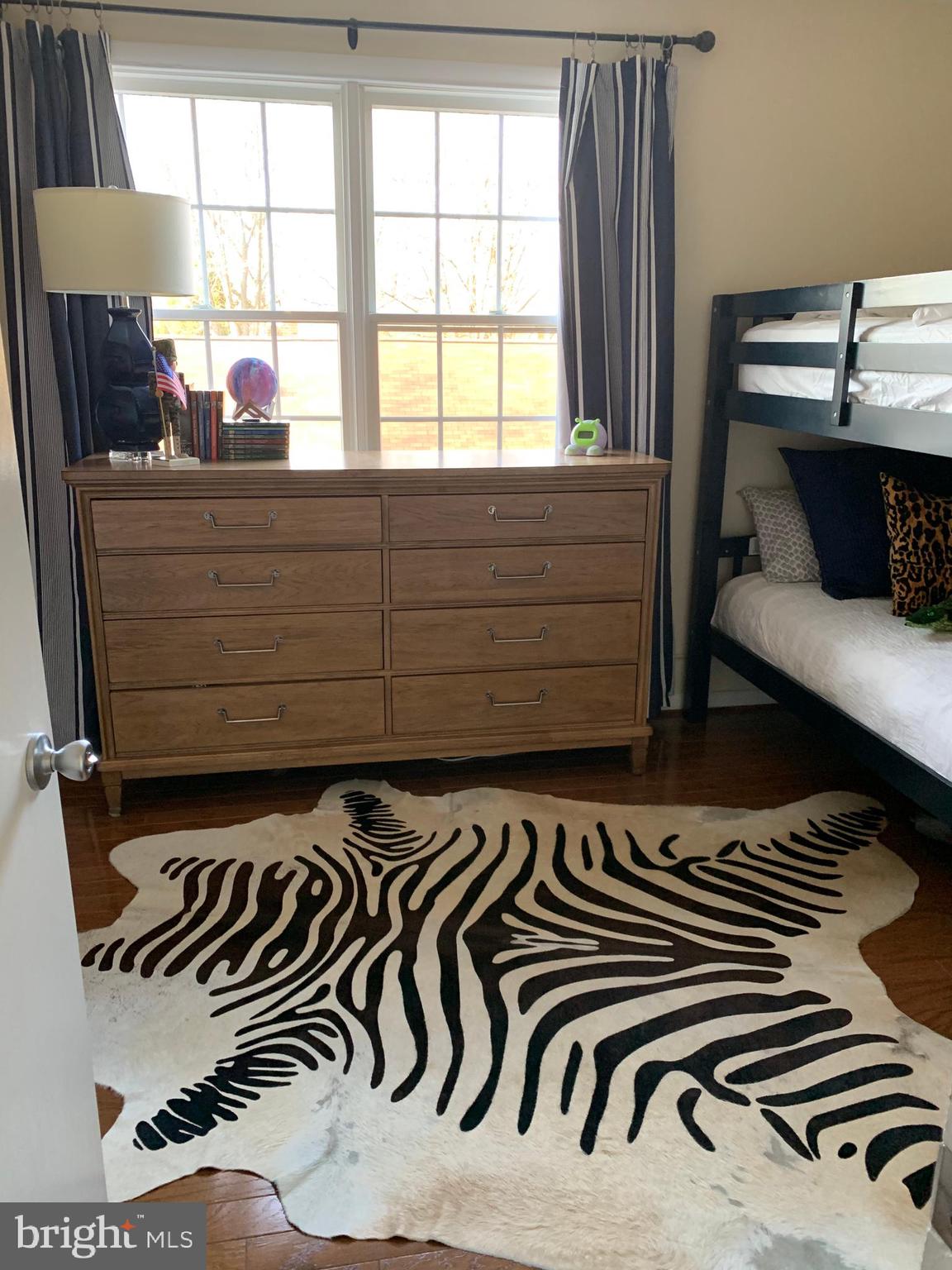 WOODSIDE KNOLLS - Residential Lease