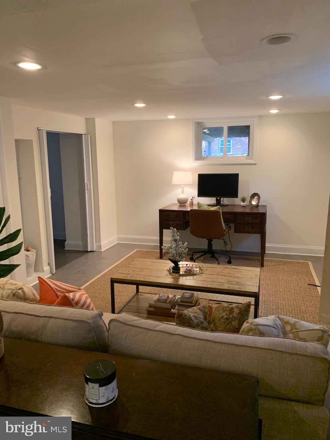 WOODSIDE KNOLLS - Residential Lease