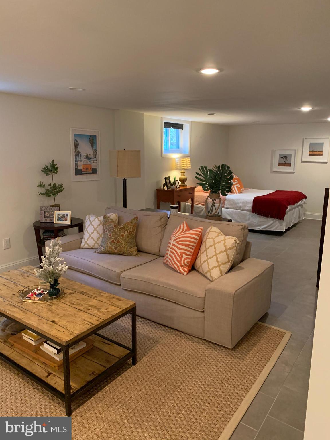 WOODSIDE KNOLLS - Residential Lease