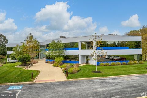 Photo of 10 Valley Stream Pkwy, MALVERN, PA 19355 (MLS # PACT2112142)