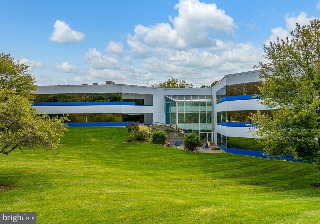 Photo of 10 Valley Stream Pkwy, MALVERN, PA 19355 (MLS # PACT2112142)