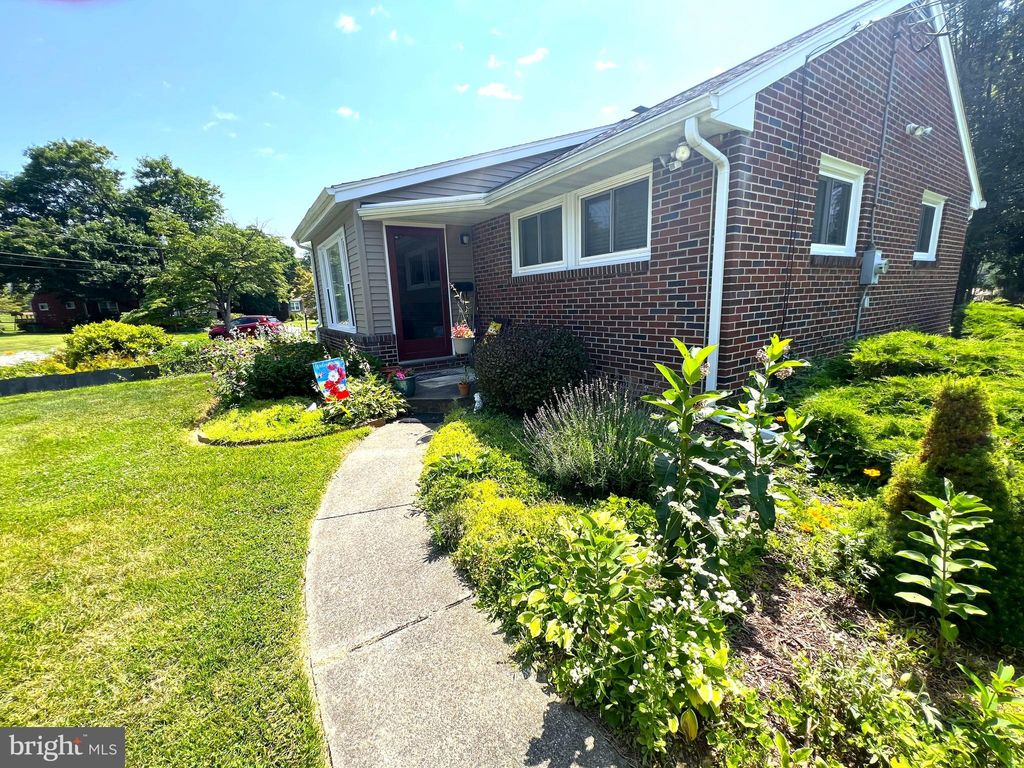 Photo of 515 CAPRI RD, LANCASTER, PA 17603 (MLS # PALA2032688)