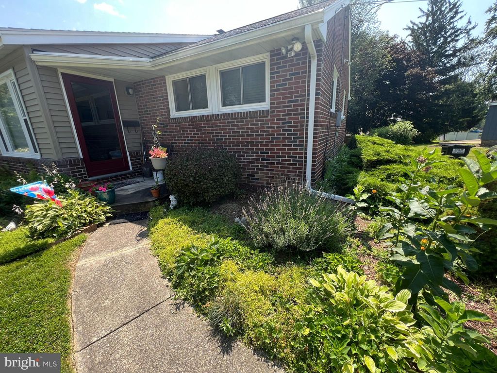 Photo of 515 CAPRI RD, LANCASTER, PA 17603 (MLS # PALA2032688)