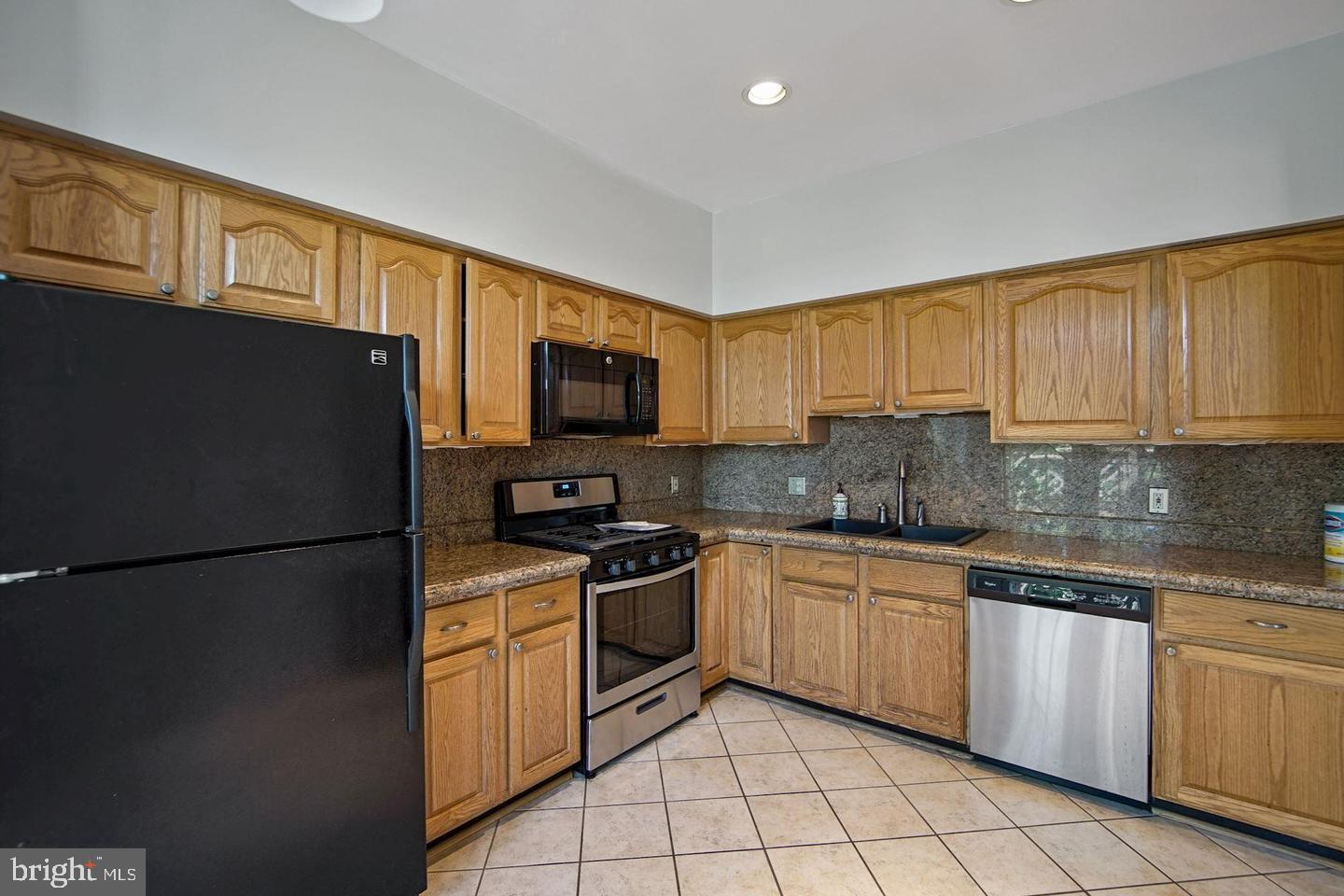 TOWNHOMES OF TIMBERLAND - Residential Lease