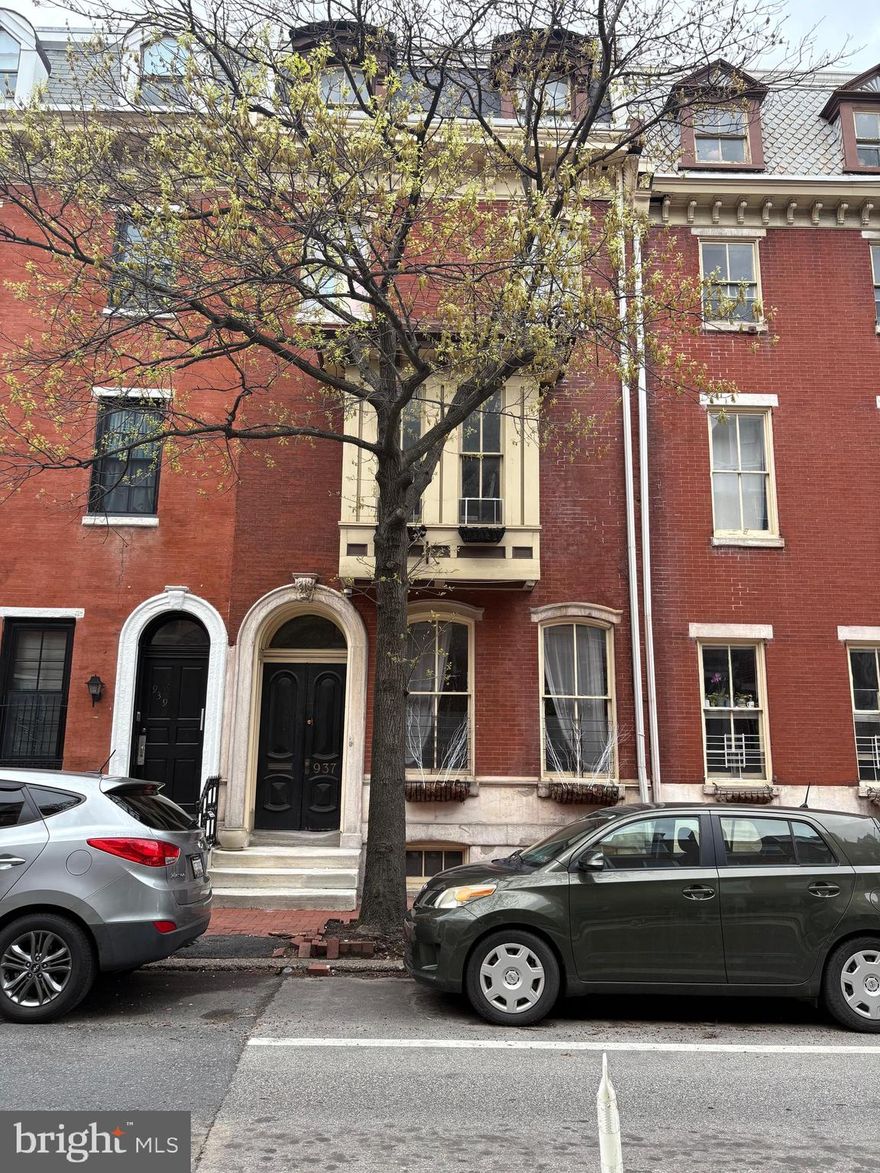 Large one bedroom , bi-level Wash W apartment available immediately. Central Air. Full-sized refrigerator. Washer/Dryer in unit. Hardwood flooring. Centrally located near parks, dining, shopping, parks, hospitals and public transit. Schedule. your tour today!