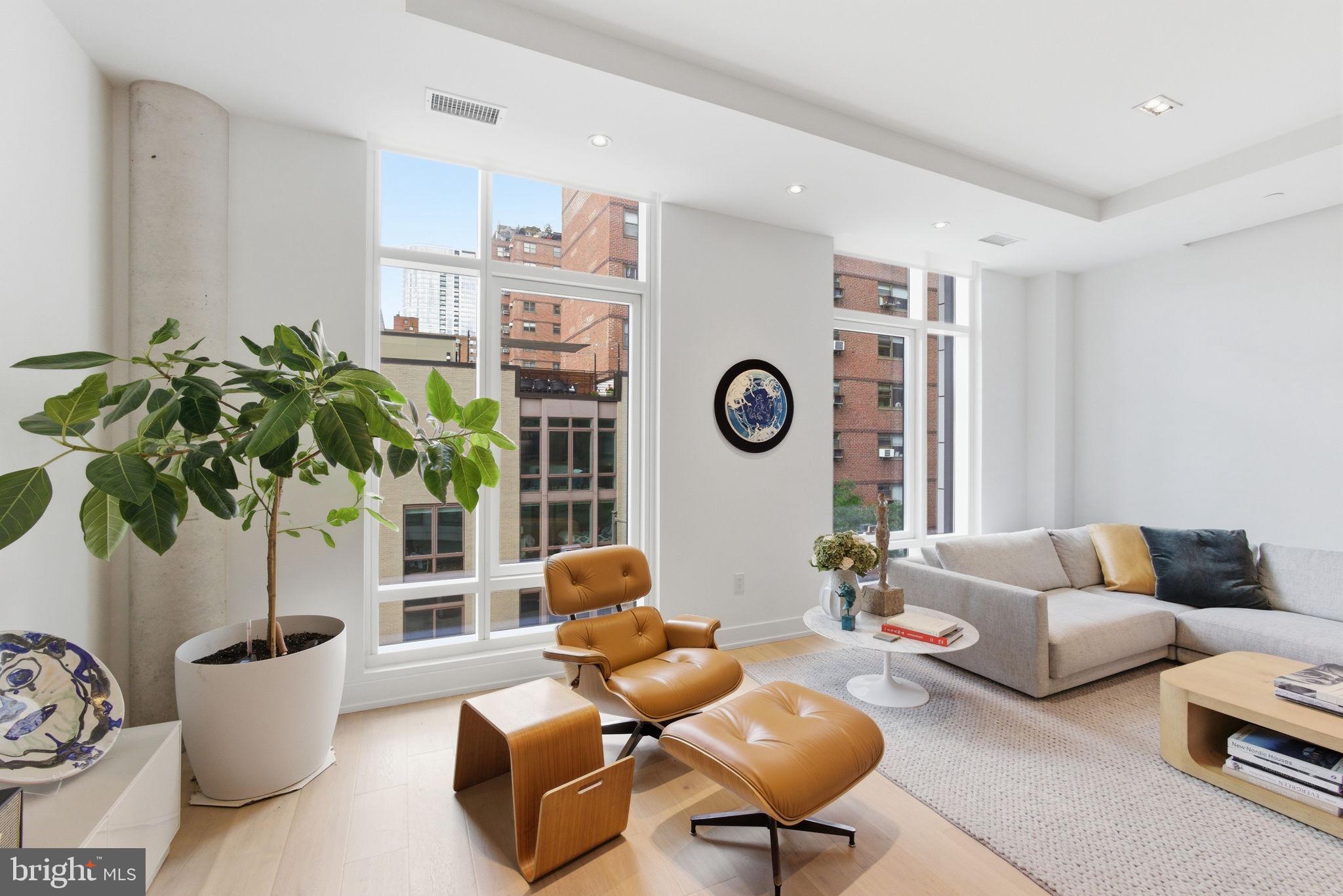 2108-10 WALNUT STREET 301