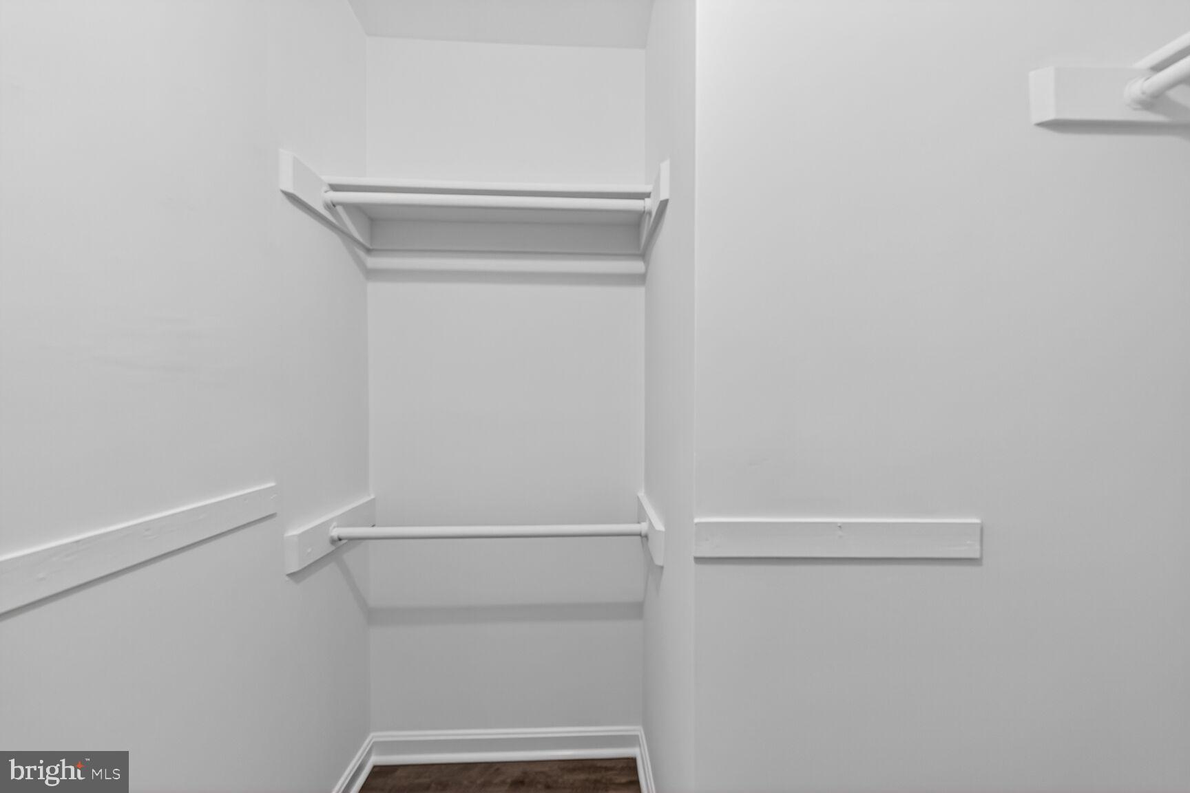 COLONIAL VILLAGE - Residential