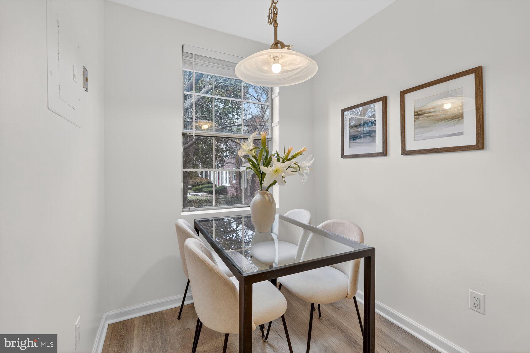 COLONIAL VILLAGE - Residential