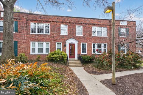 Photo of 1719 N Troy Street #395, ARLINGTON, VA 22201 (MLS # VAAR2069102)