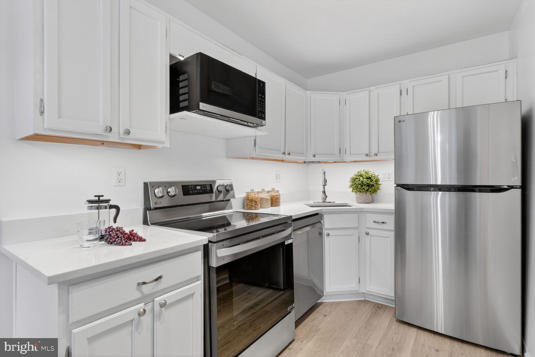 COLONIAL VILLAGE - Residential