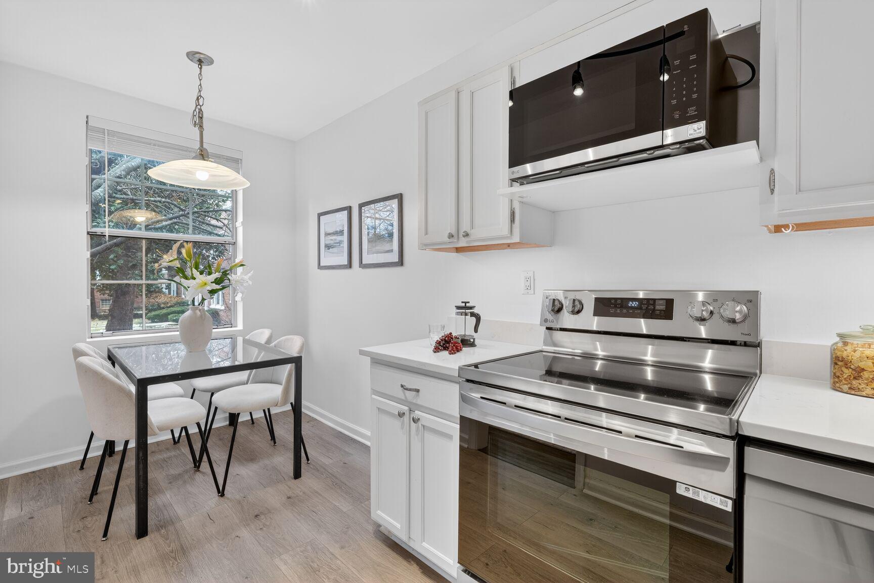 COLONIAL VILLAGE - Residential