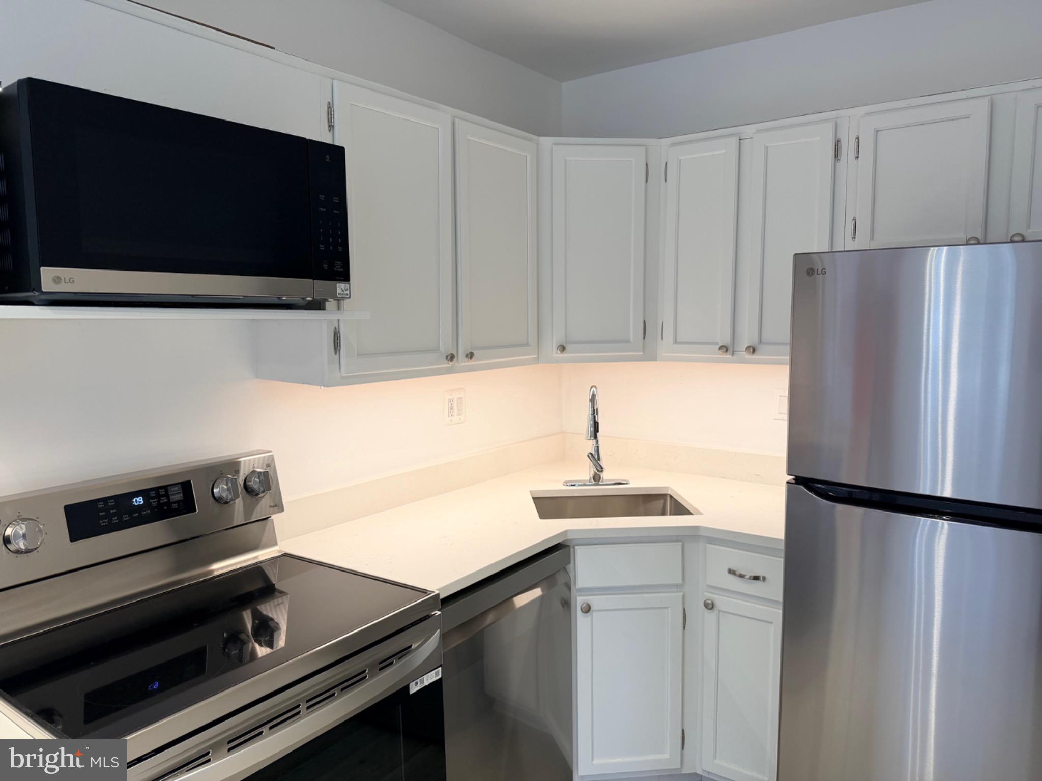 1719 N TROY STREET 395