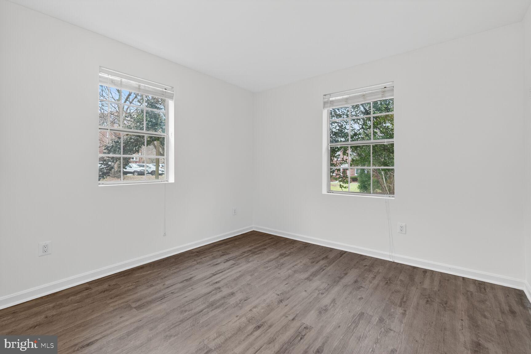 COLONIAL VILLAGE - Residential