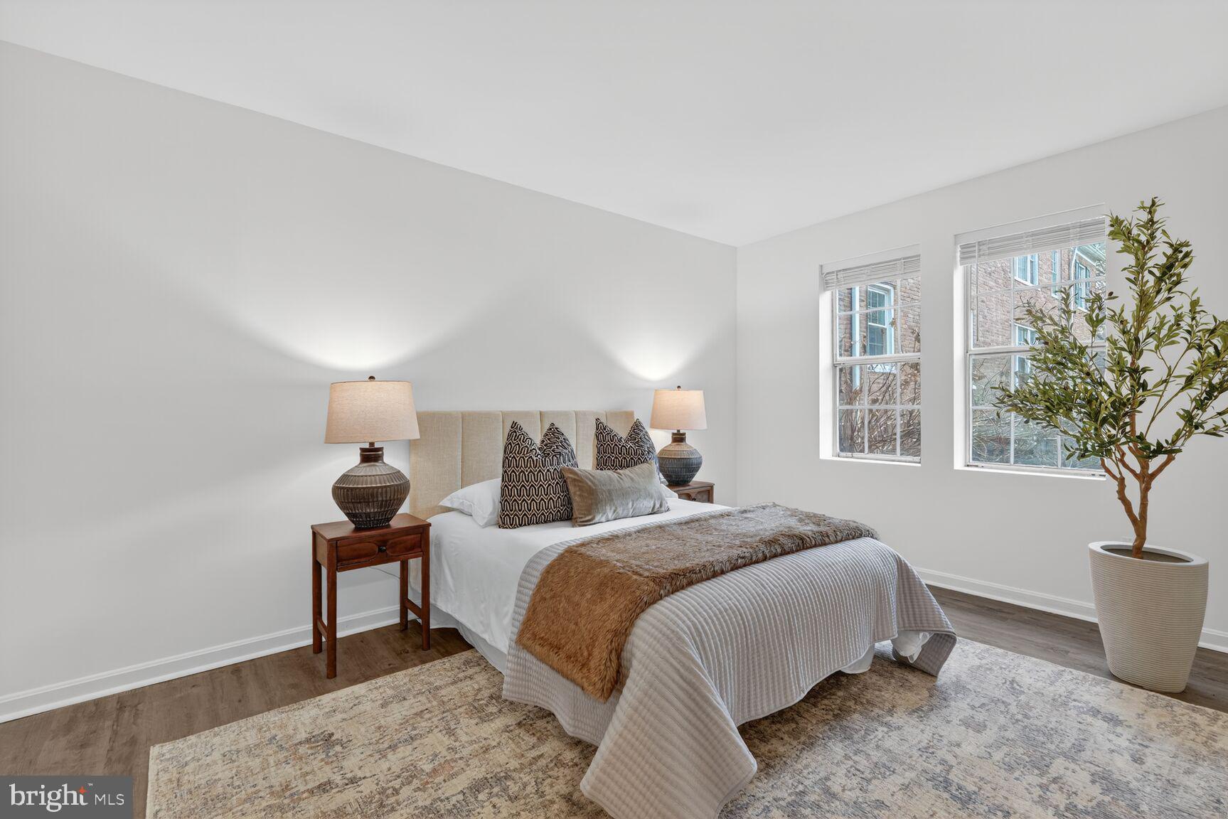 COLONIAL VILLAGE - Residential