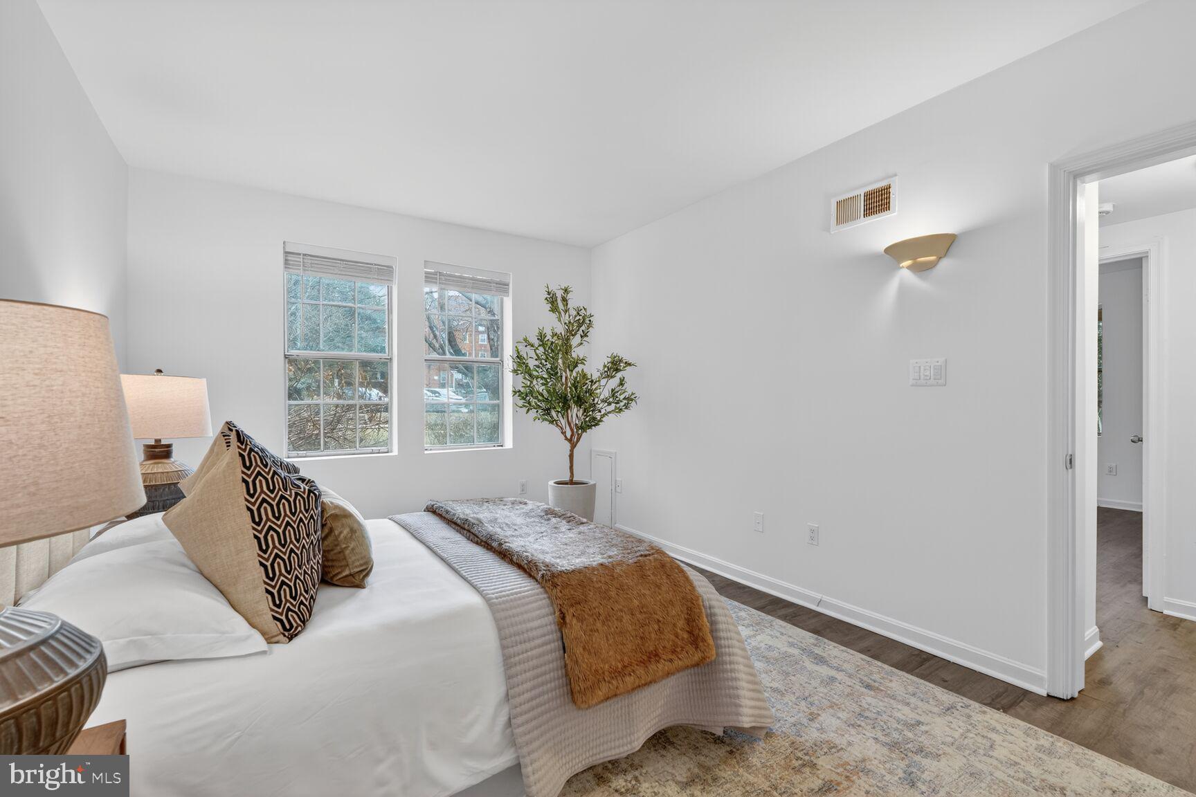 COLONIAL VILLAGE - Residential