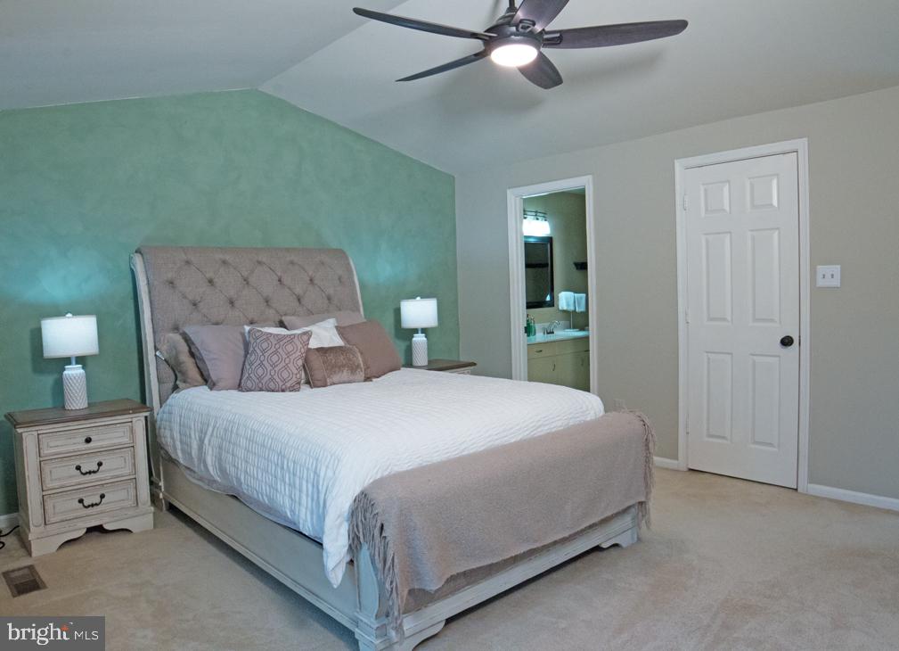 ASHBURN FARM - Residential
