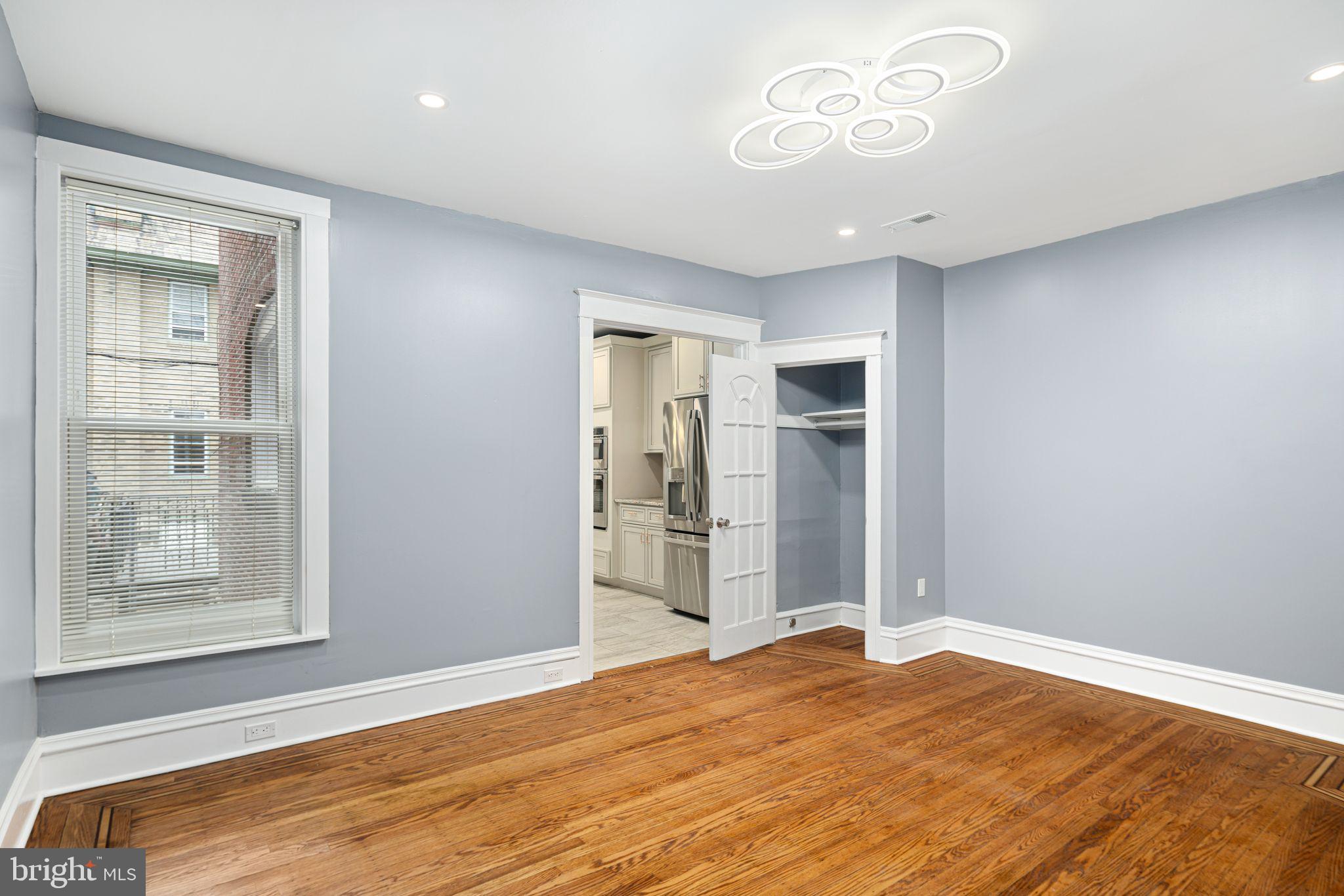 UNIVERSITY CITY - Residential