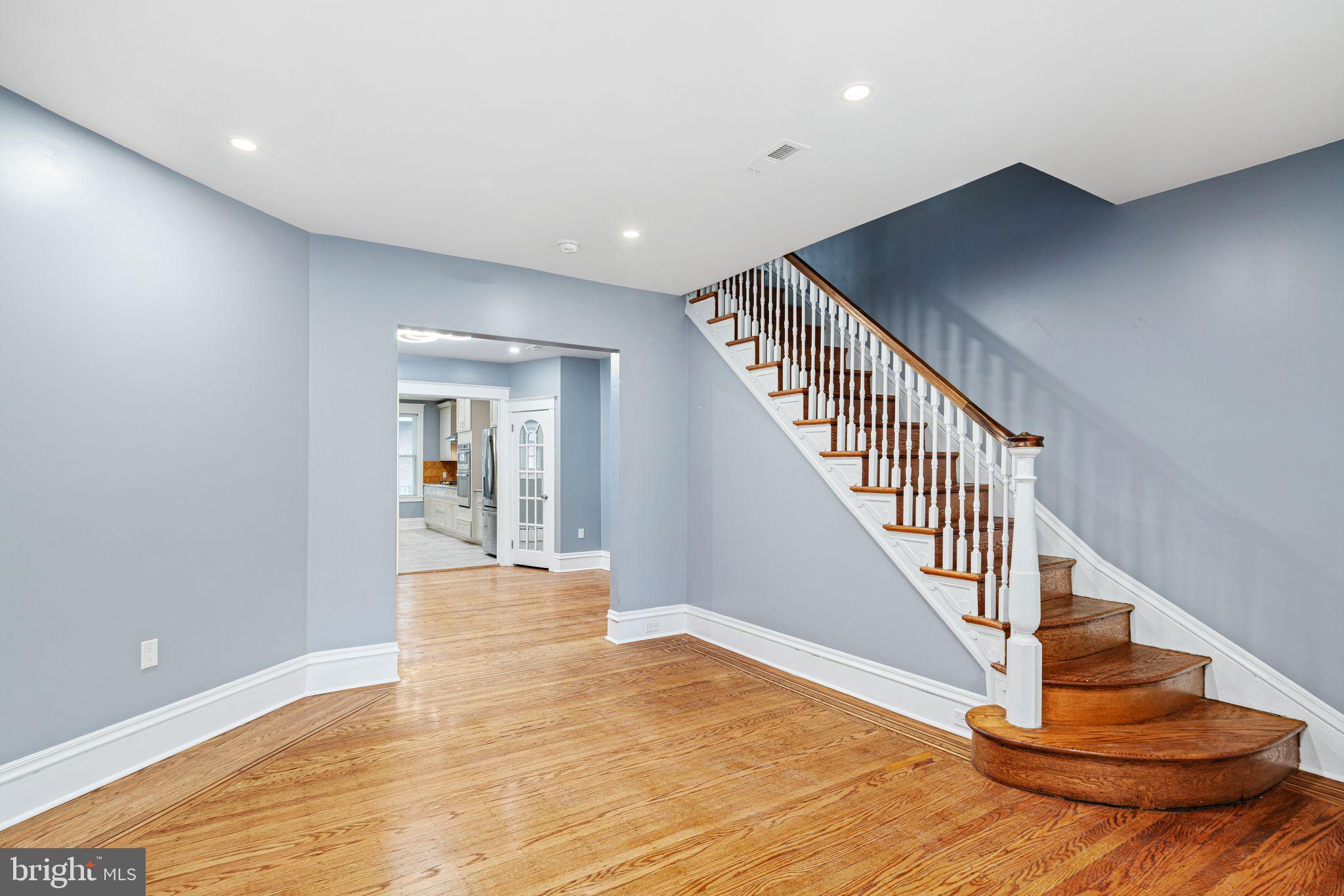 UNIVERSITY CITY - Residential