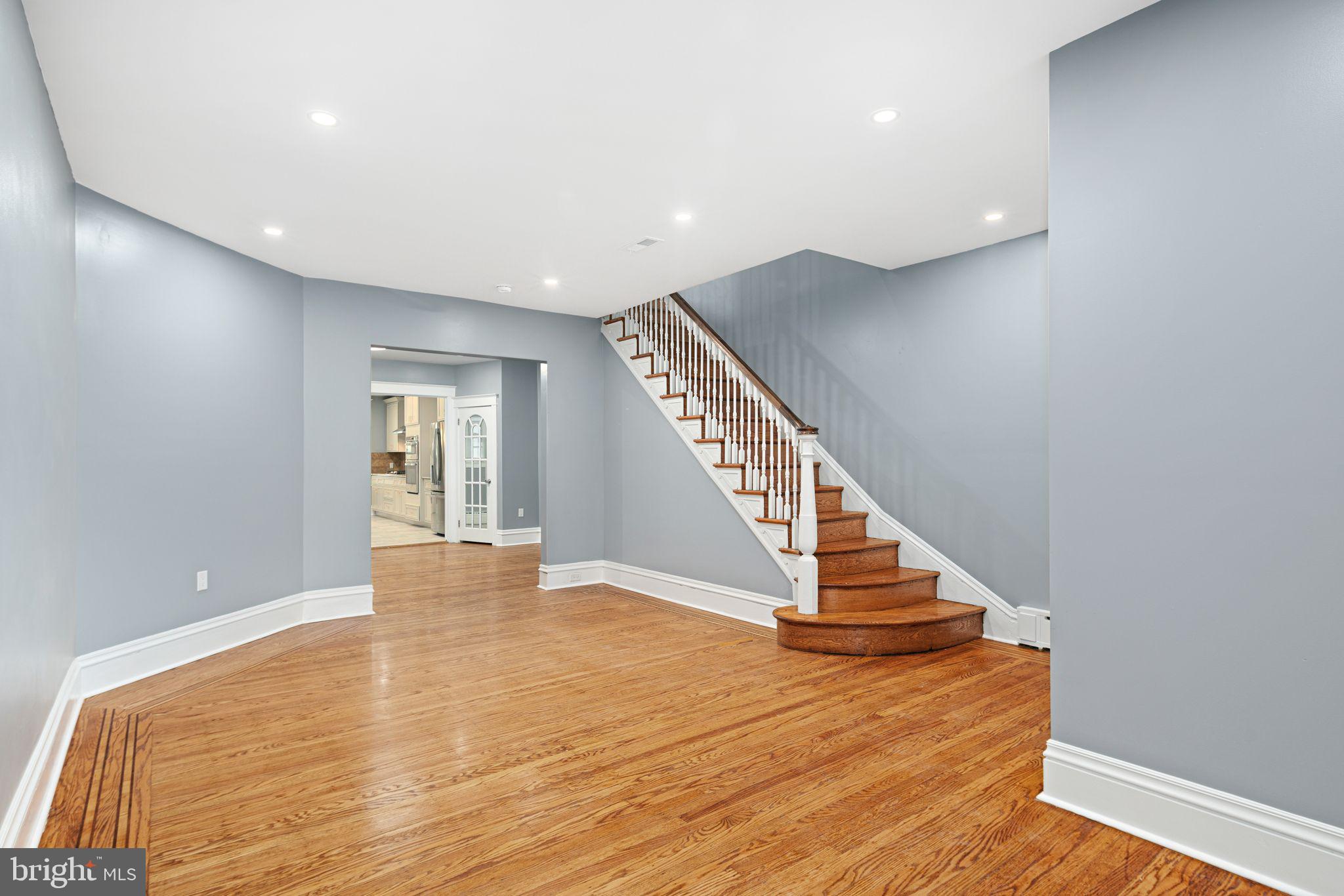 UNIVERSITY CITY - Residential