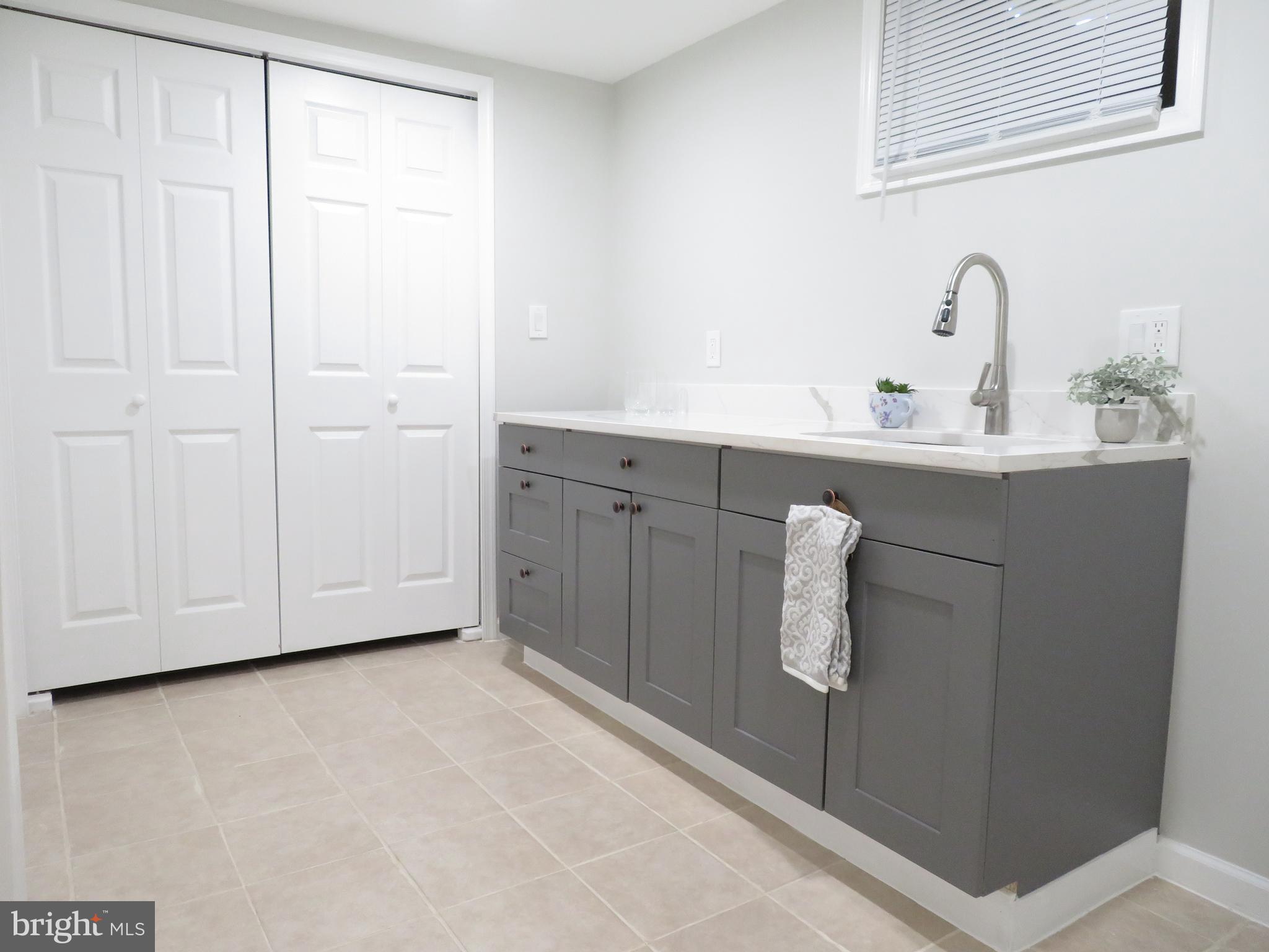 NEW CARROLLTON - Residential