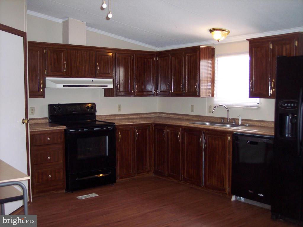 LAKEVIEW COUNTRY ESTATES - Residential