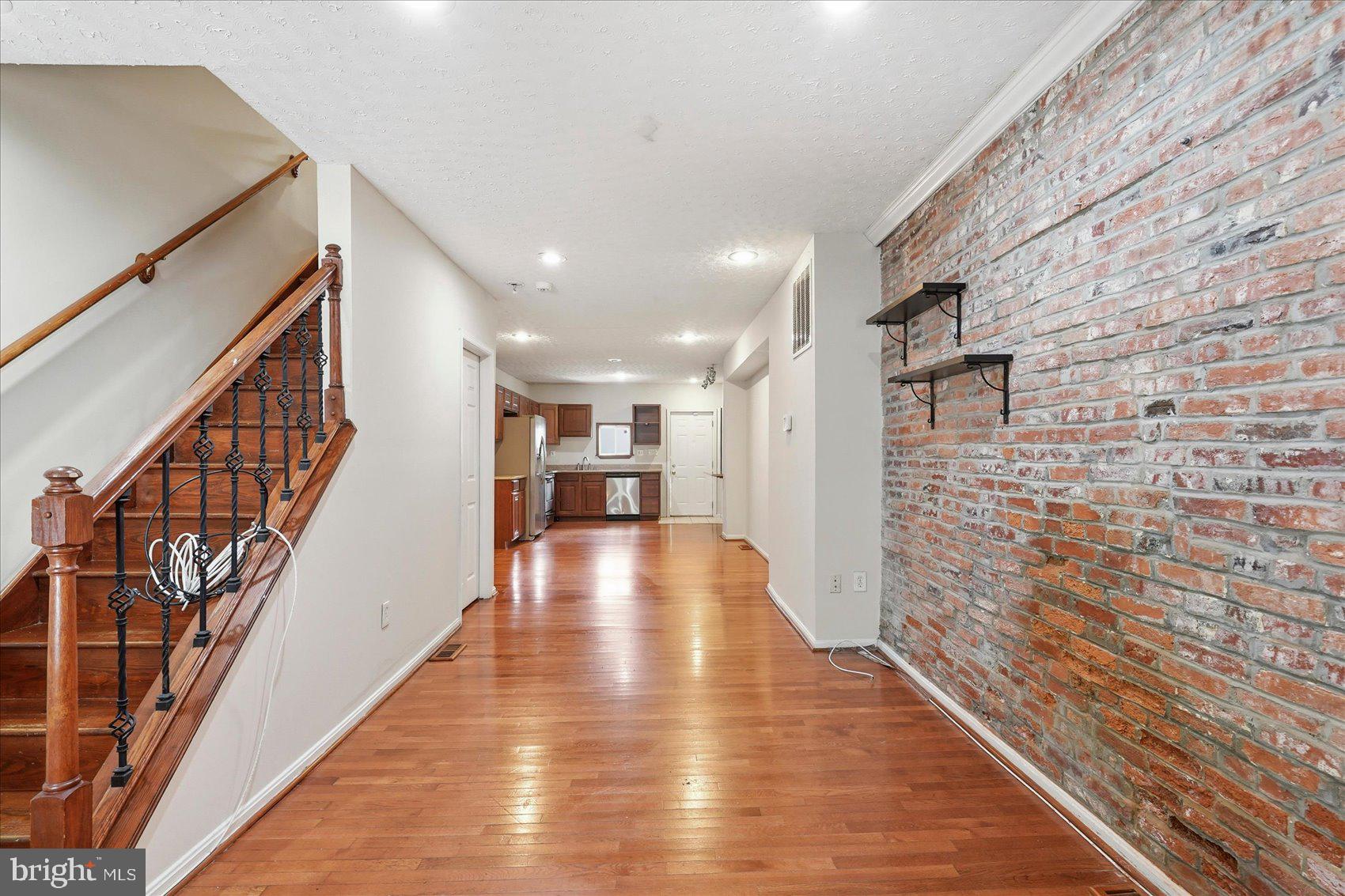 1123 RACE STREET