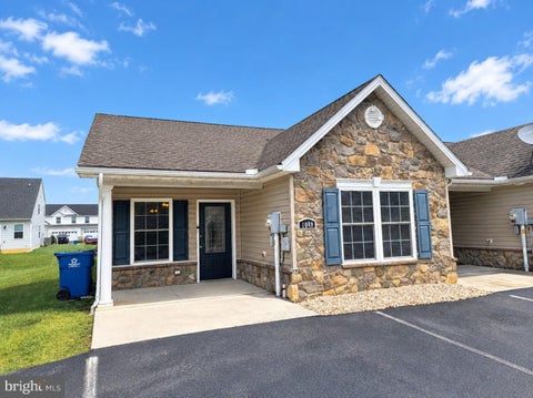 Townhouse For Sale - 1049 Newville Road<br/> CARLISLE, PA 17013