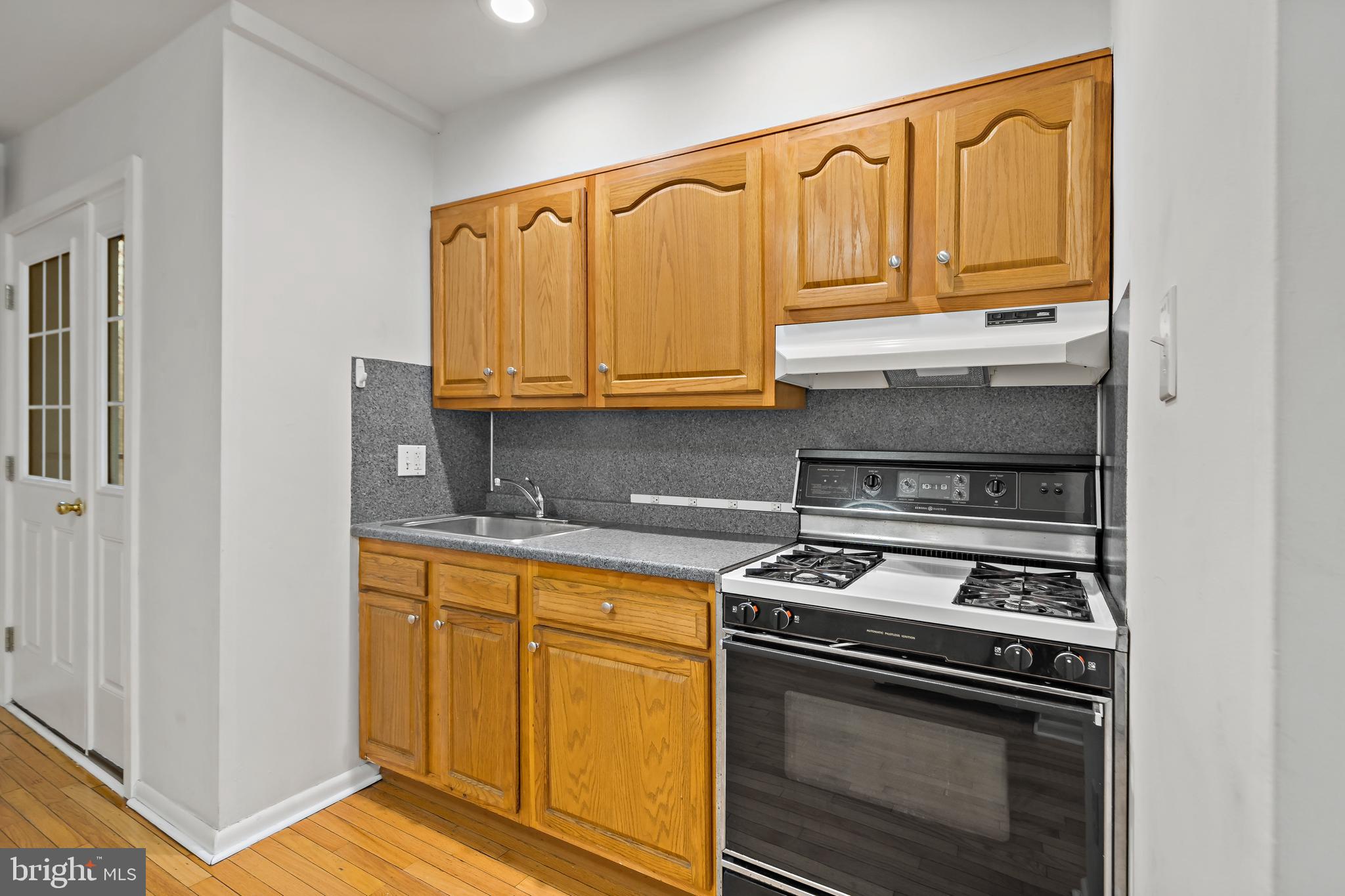 LOWER MOYAMENSING - Residential Lease