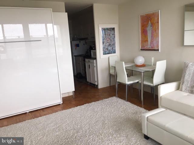 WASHINGTON SQ - Residential Lease