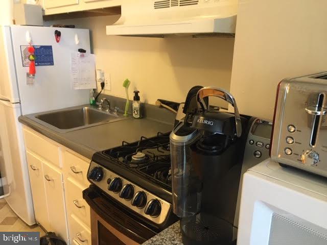 WASHINGTON SQ - Residential Lease