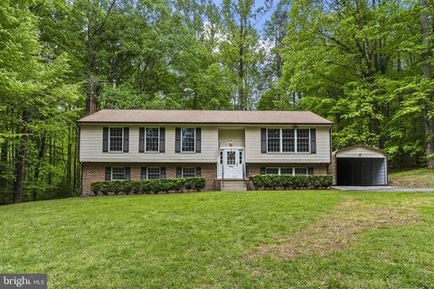 Photo of 16055 Woodlark Drive, BRANDYWINE, MD 20613 (MLS # MDCH2053478)
