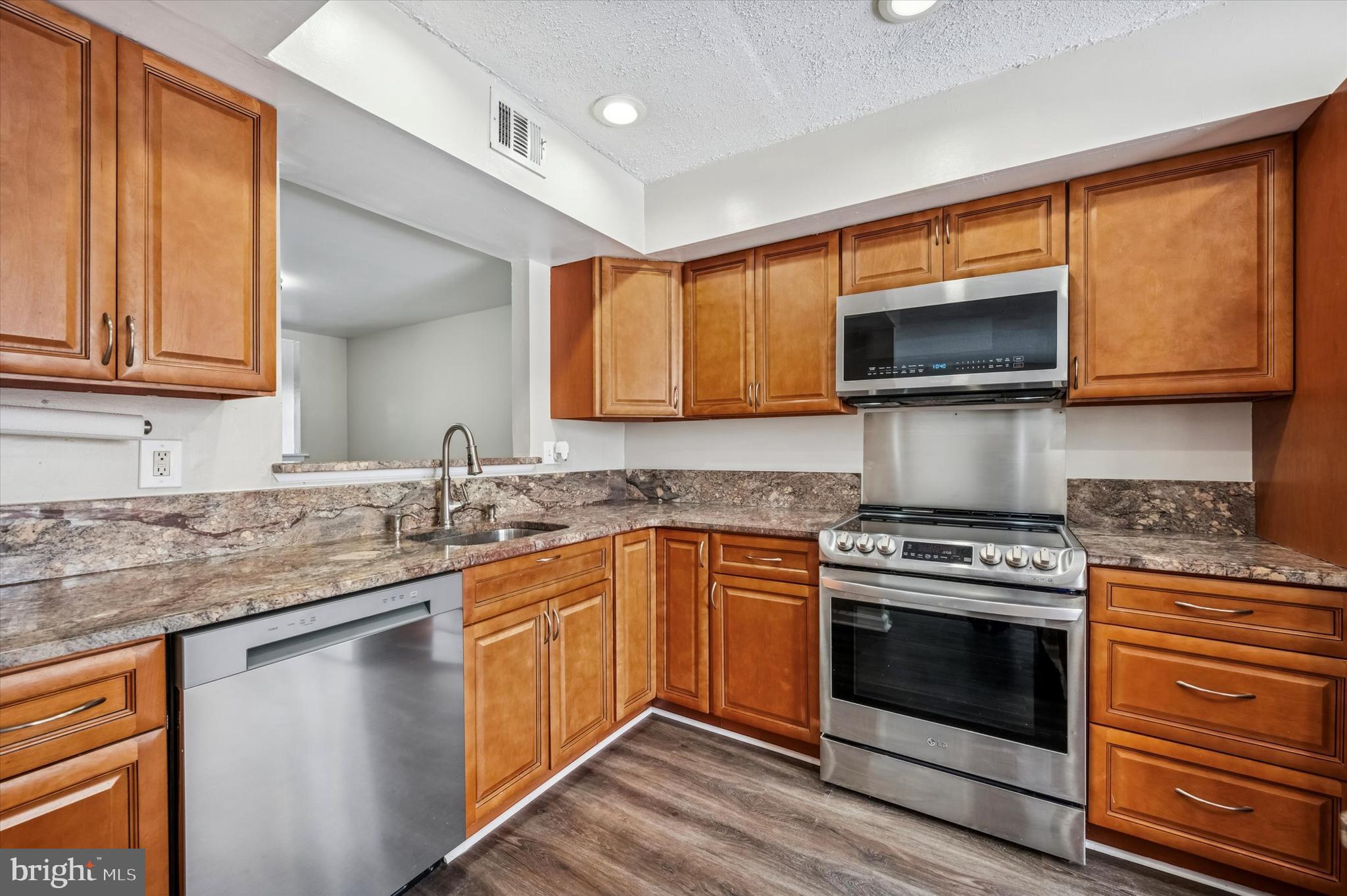 WILLOW KNOLL - Residential