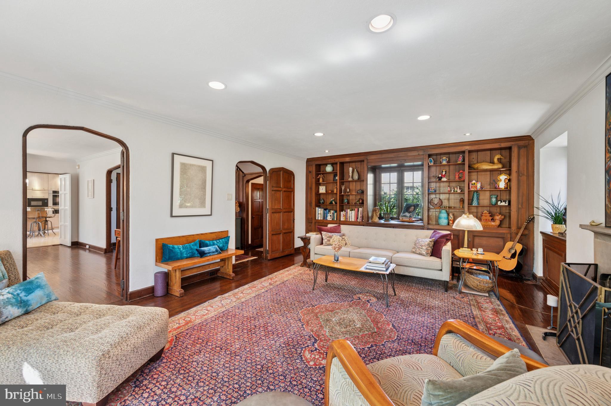 CHESTNUT HILL - Residential