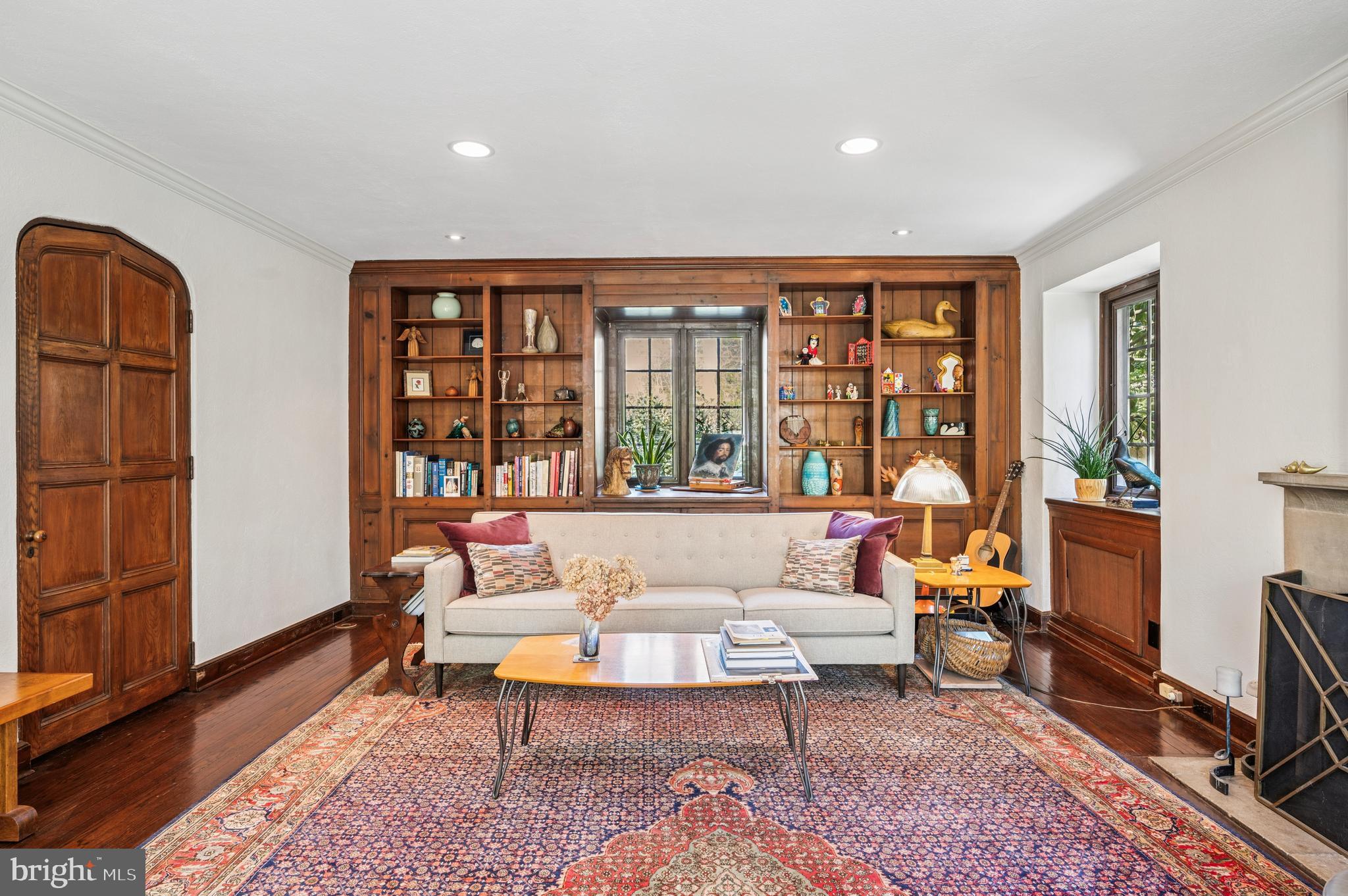 CHESTNUT HILL - Residential