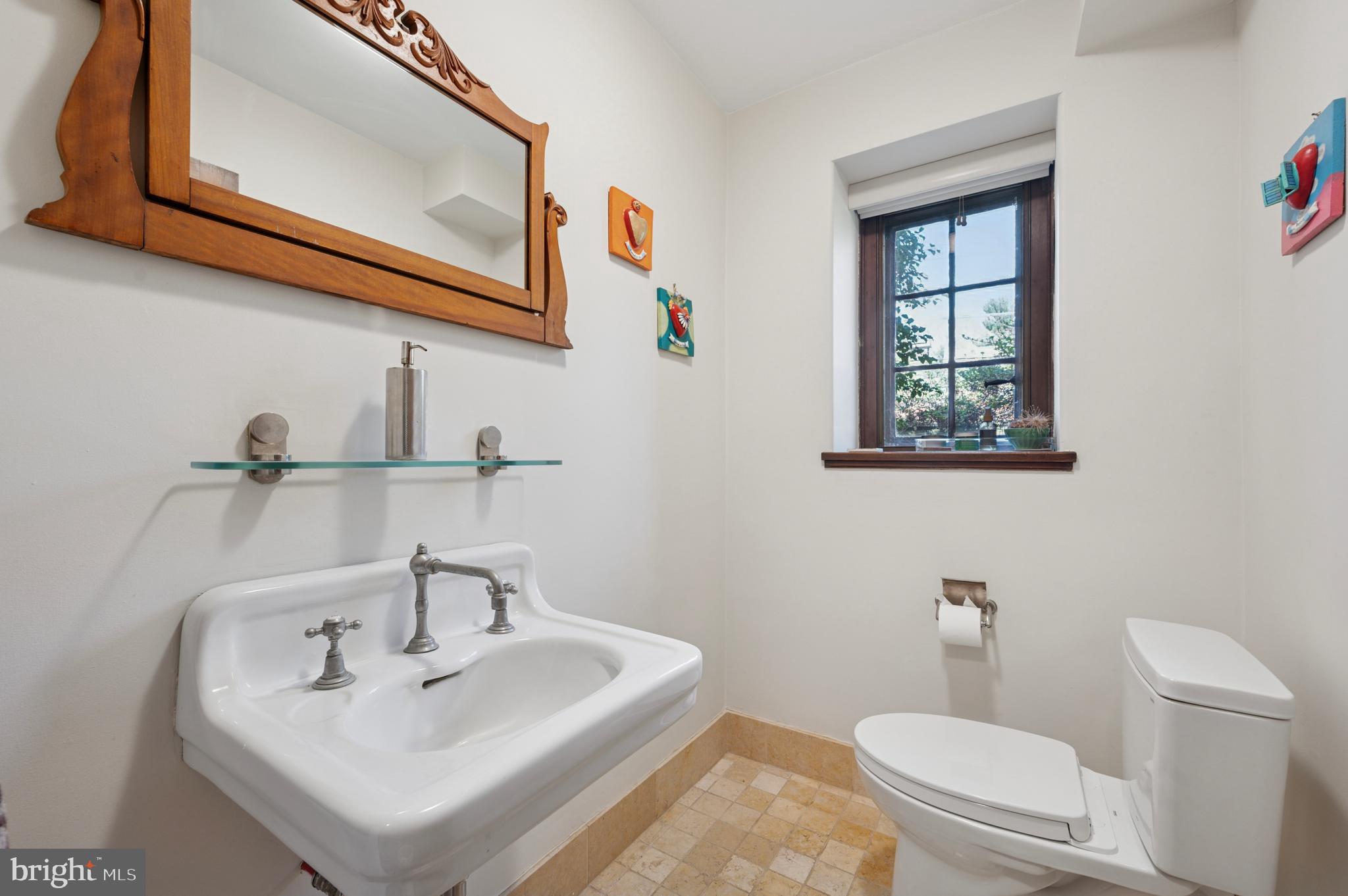 CHESTNUT HILL - Residential