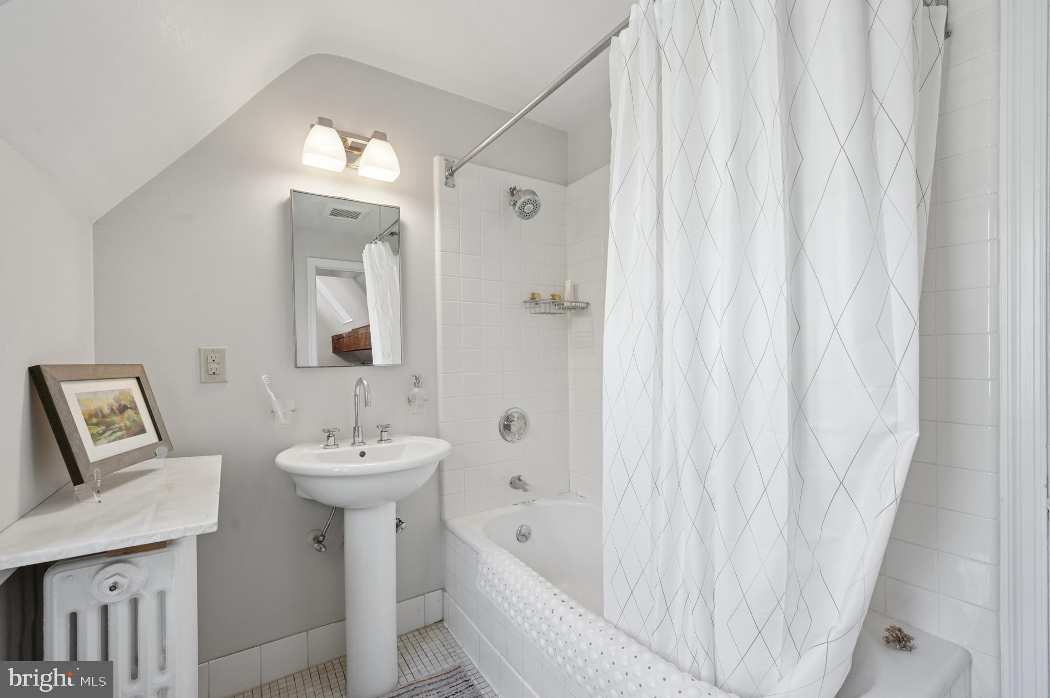 CHESTNUT HILL - Residential