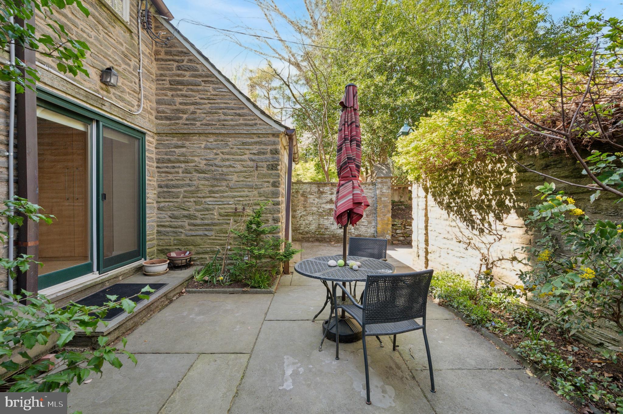 CHESTNUT HILL - Residential