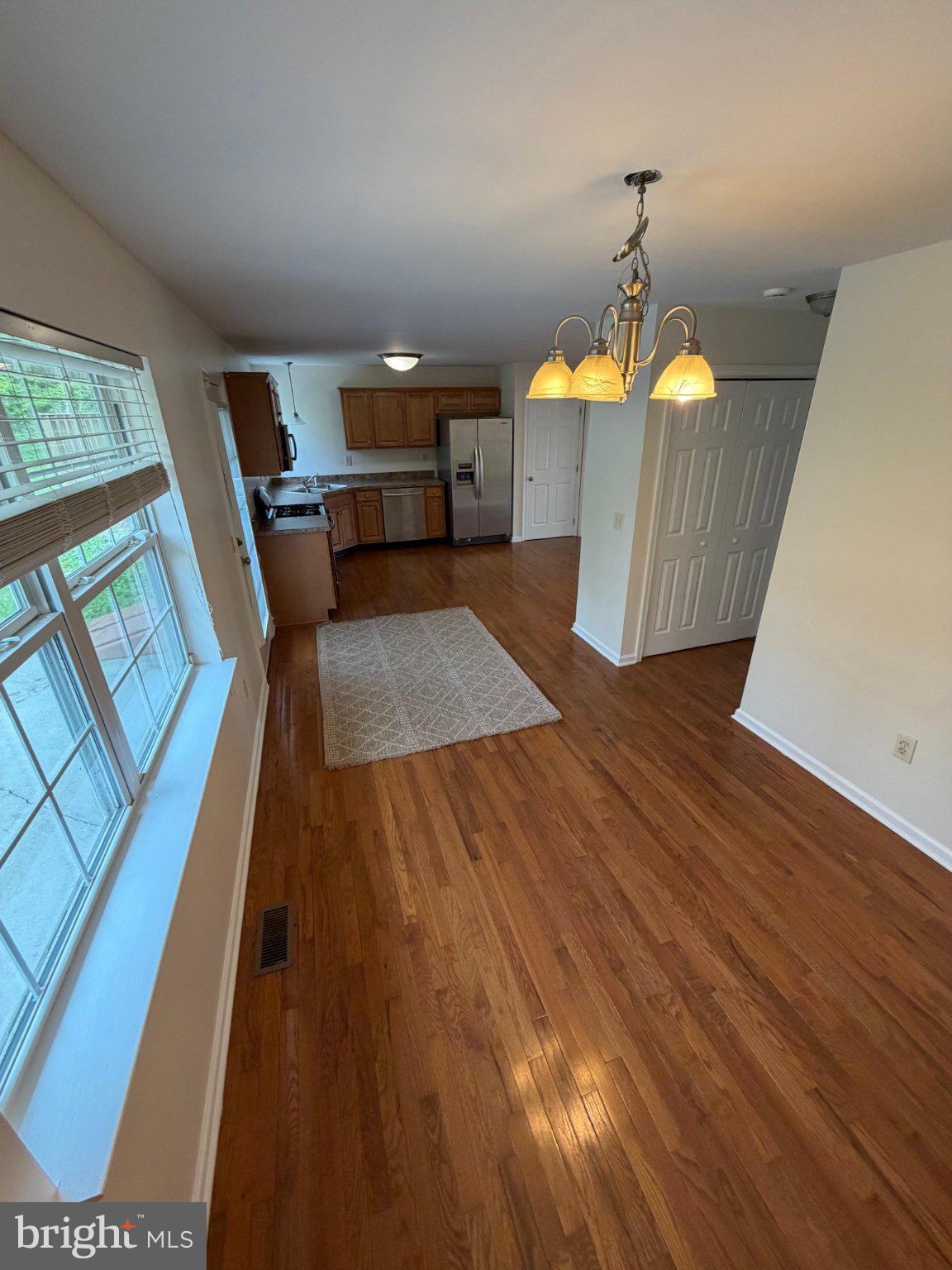 212 JEFFREY LANE