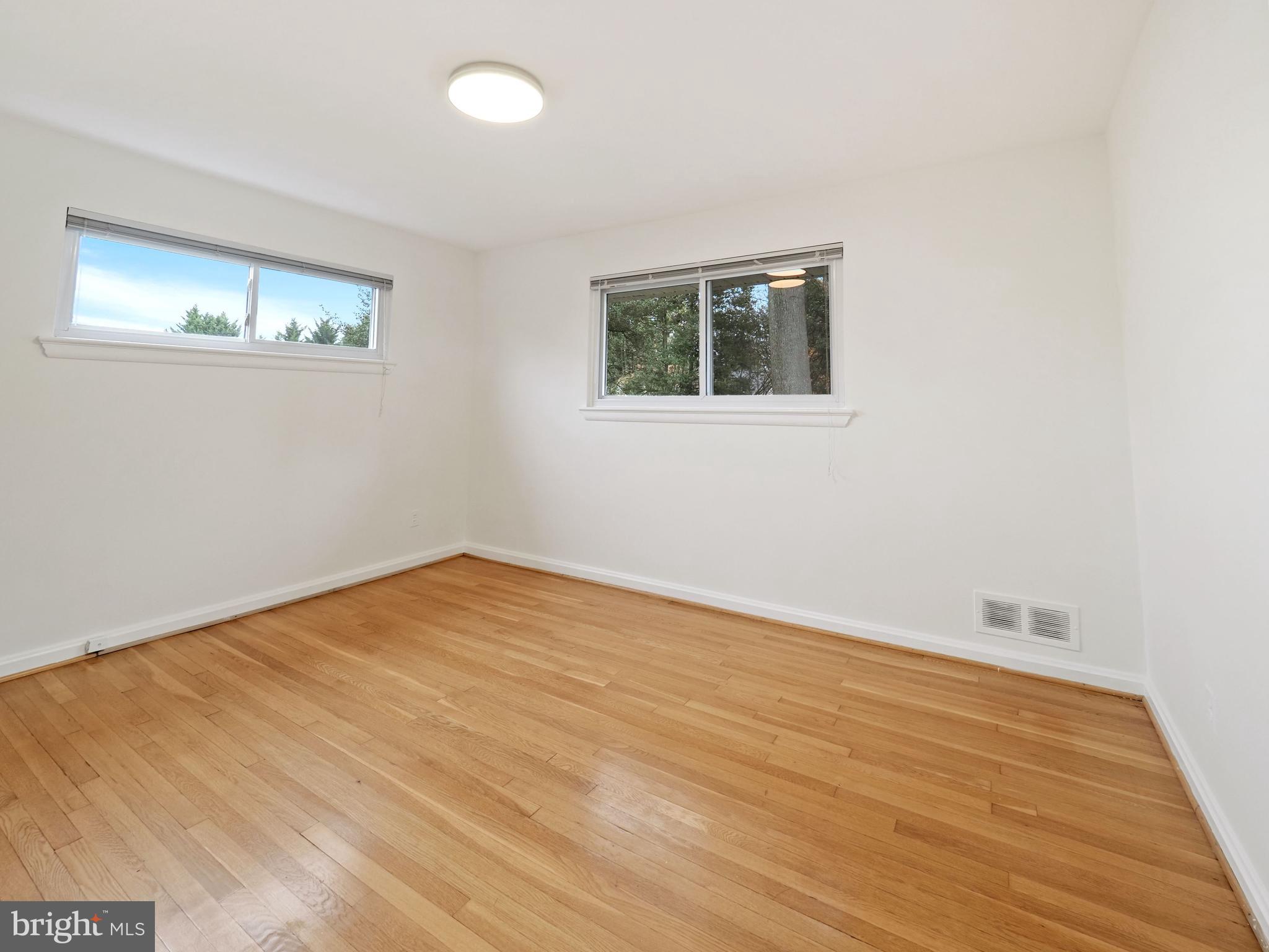 OAKWOOD KNOLLS - Residential Lease