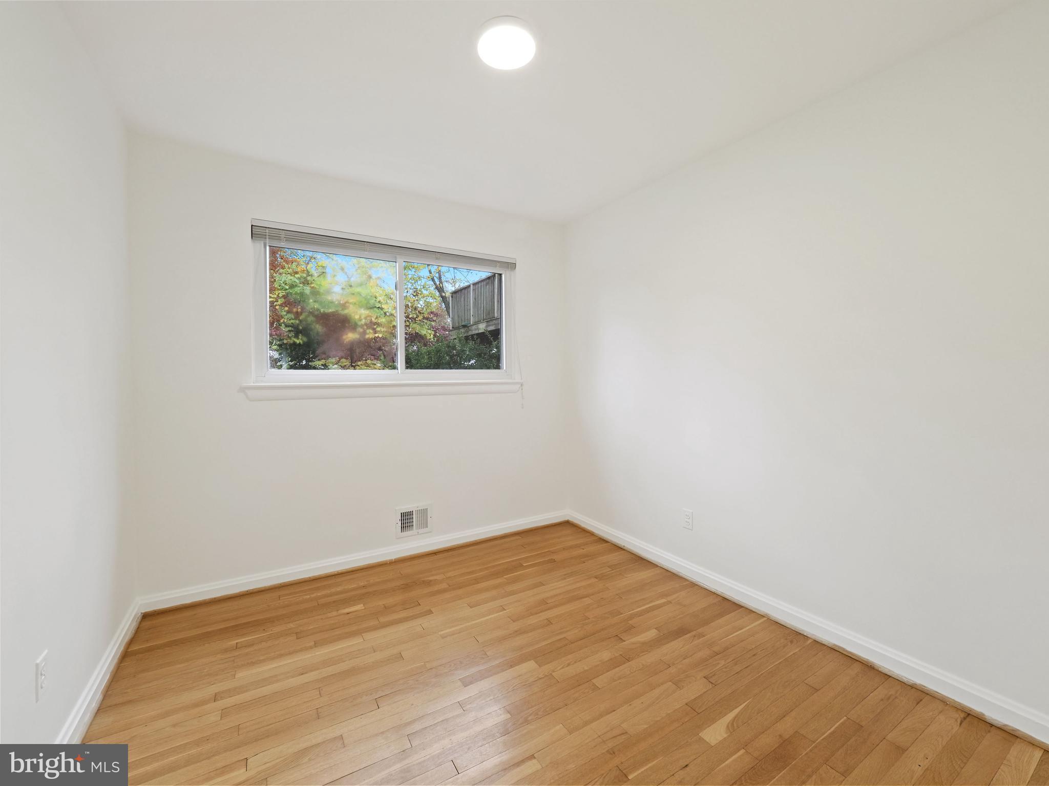 OAKWOOD KNOLLS - Residential Lease