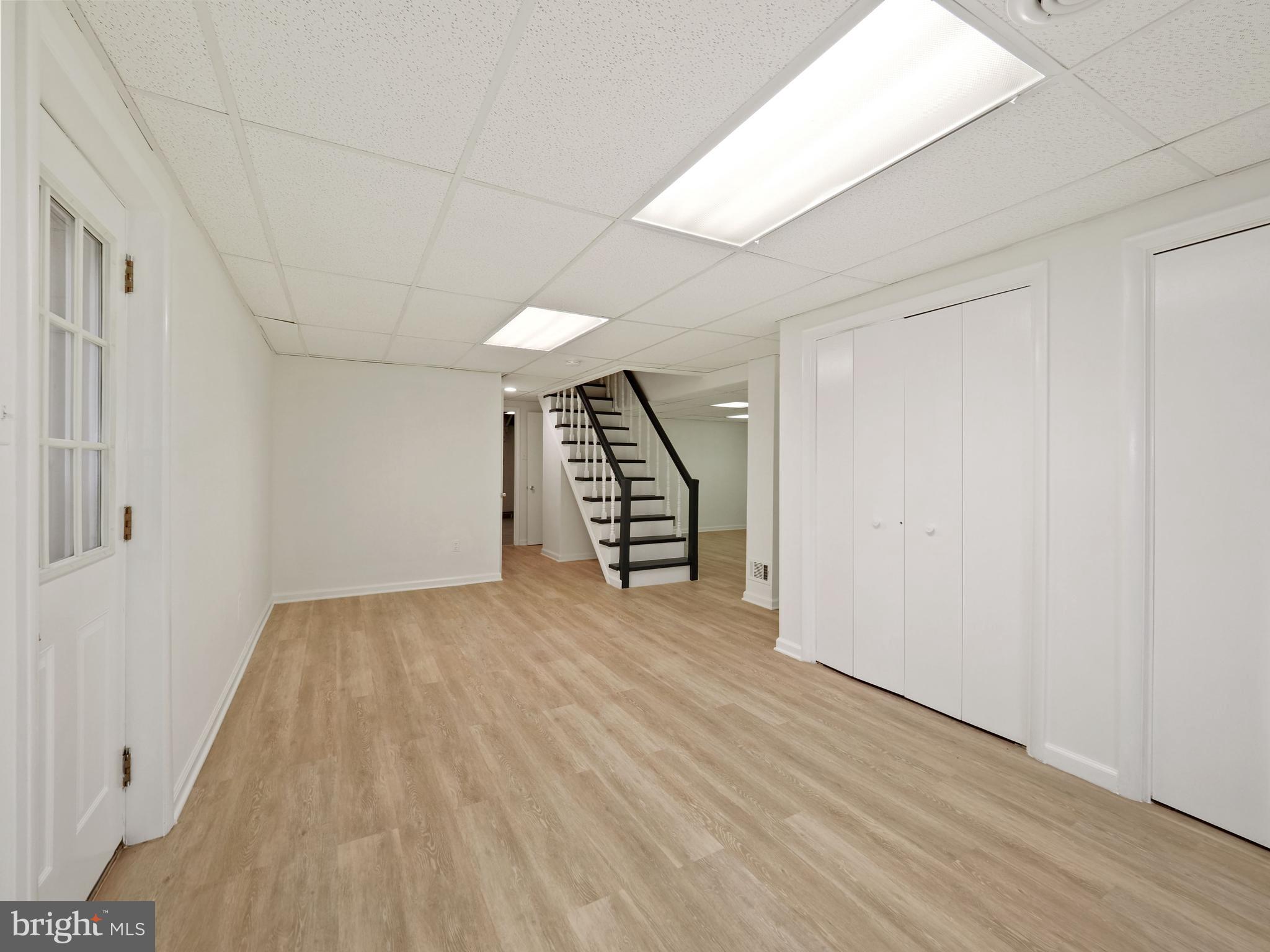 OAKWOOD KNOLLS - Residential Lease